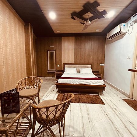 The For You Hotel & Restaurant Ришикеш Экстерьер фото
