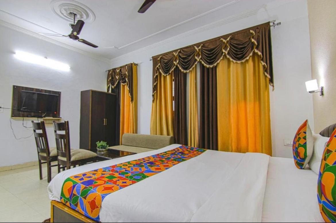 The For You Hotel & Restaurant Ришикеш Экстерьер фото