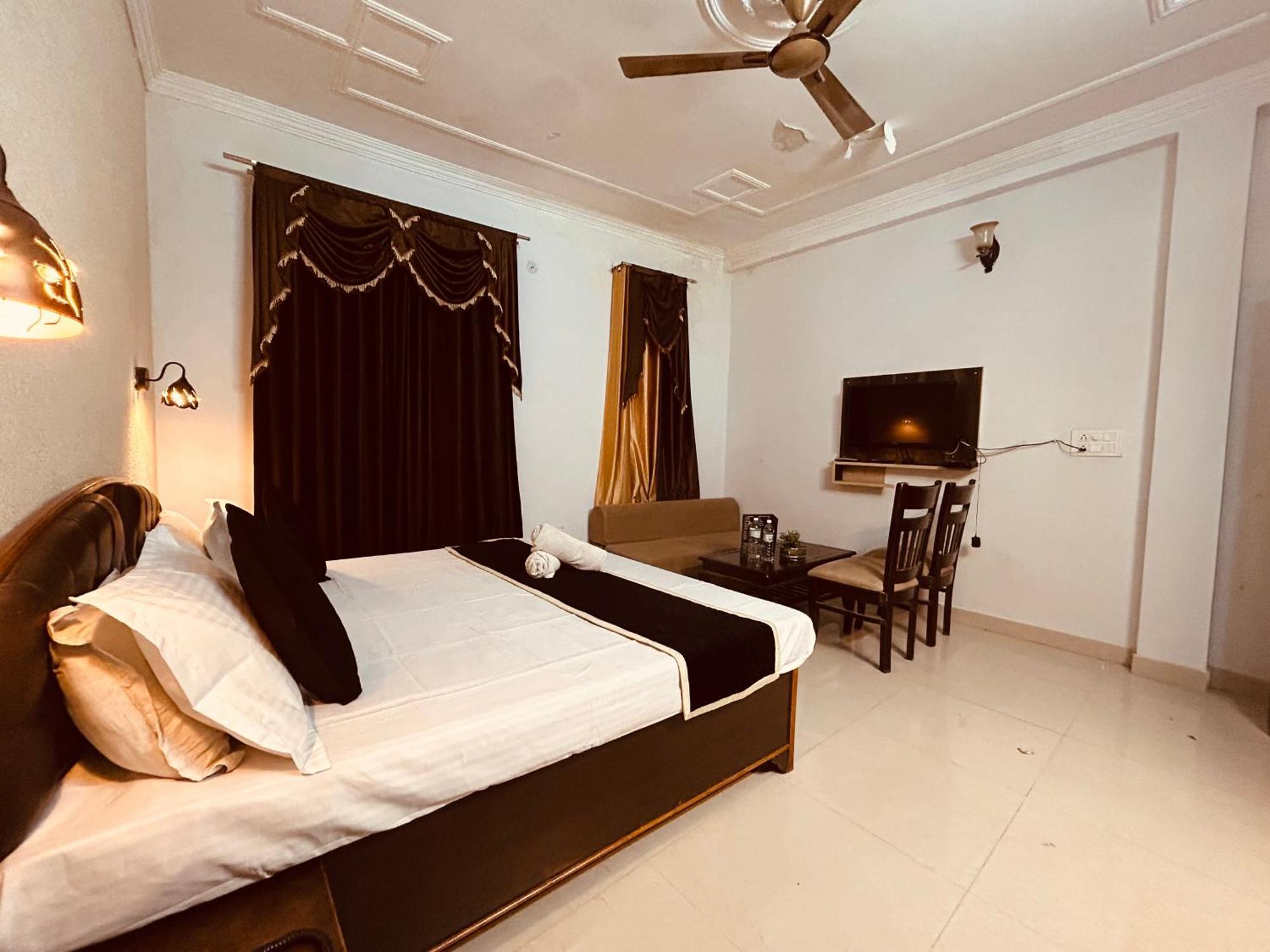 The For You Hotel & Restaurant Ришикеш Экстерьер фото